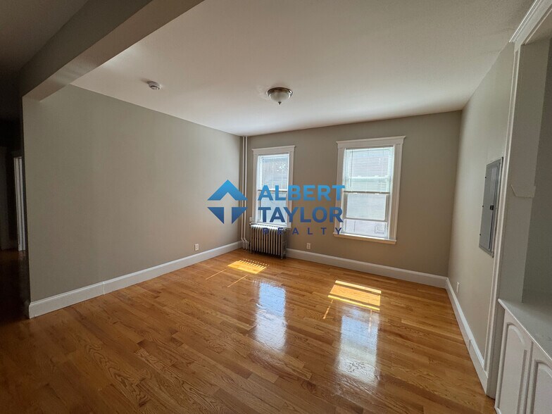 Building Photo - 62 Fayston St