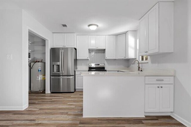 Building Photo - Chaires  Country living Home