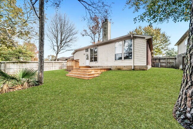 Building Photo - Well-maintained home located near Lake Conroe, offering the perfect balance of comfort & convenie...