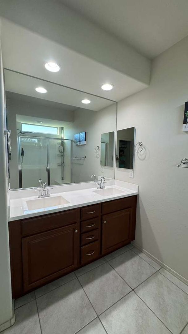 Building Photo - Home for rent