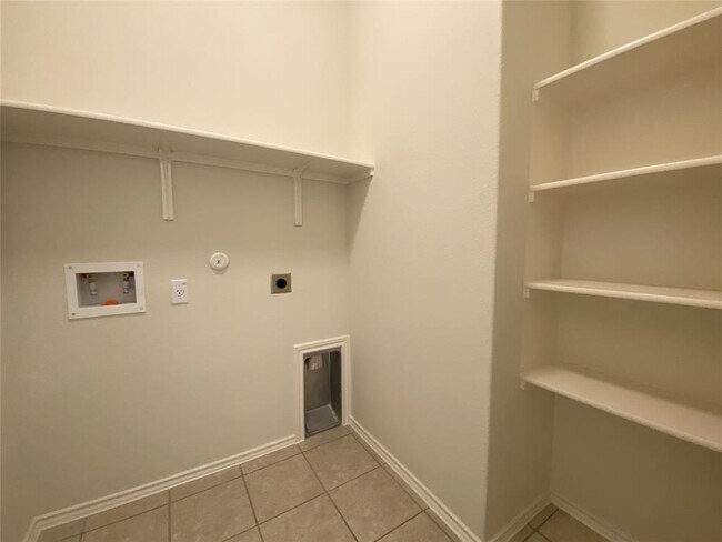 Building Photo - 204 Nettletree Dr