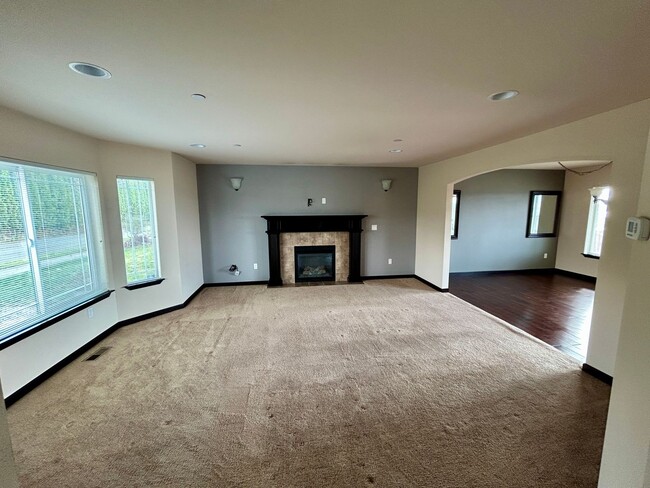 Building Photo - Gorgeous 4 bed 2.5 bath Marysville home