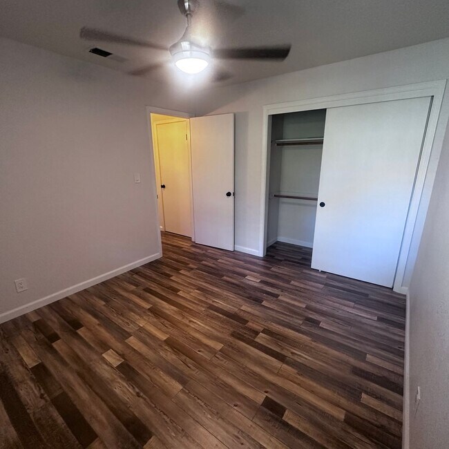 Building Photo - Must See!! Gorgeous 2 Bedroom, 2 Bathroom ...