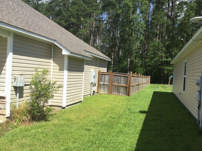 Building Photo - This beautiful home in New Bern