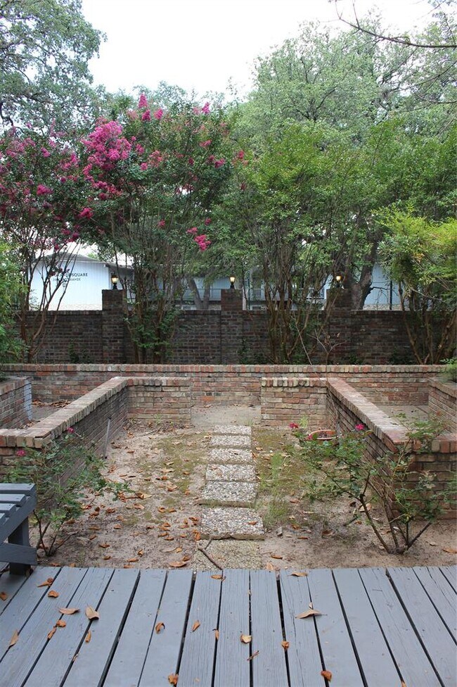 Building Photo - 2801 Rio Grande St