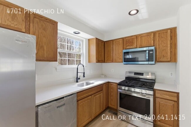 Building Photo - 4701 Pistachio Ln