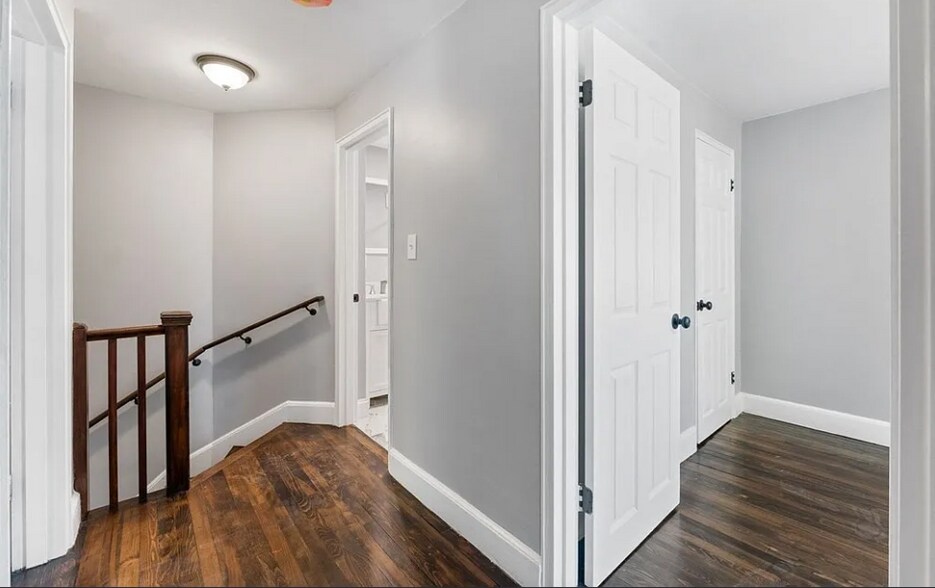 Building Photo - 71 Gladeside Ave