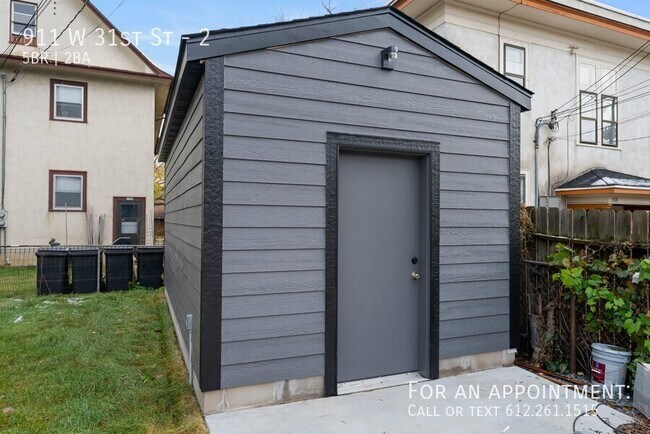 Building Photo - 911 W 31st St