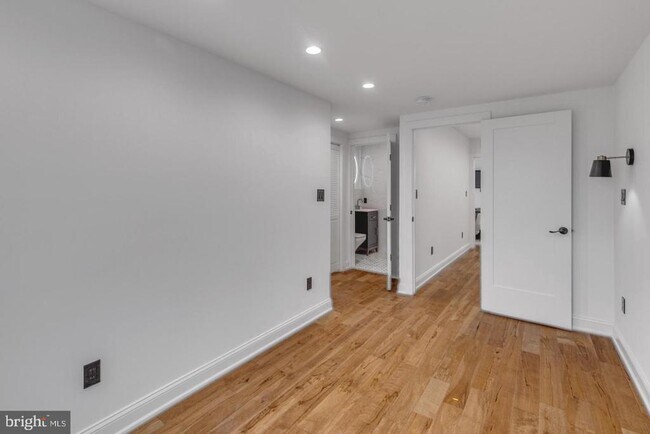 Building Photo - 2571 Trenton Ave