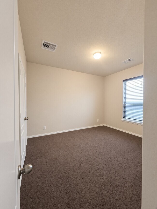 Building Photo - 8723 W Cres Lake Cir