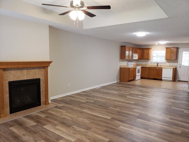 Building Photo - South East Springfield - Southern Hills - ...