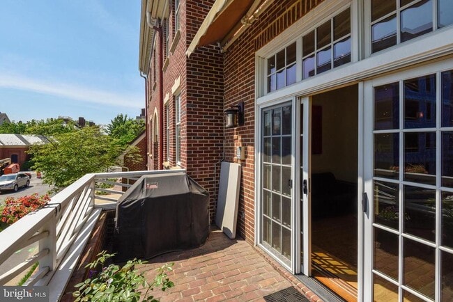 Building Photo - 317 S Union St