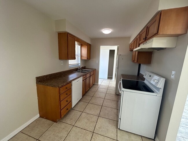 Building Photo - 13461 Fifth Street