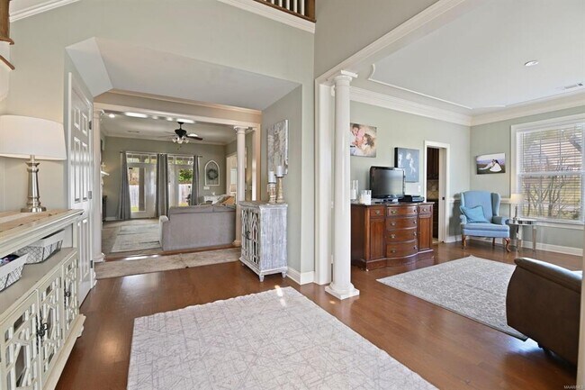 Building Photo - 401 Clear Creek View