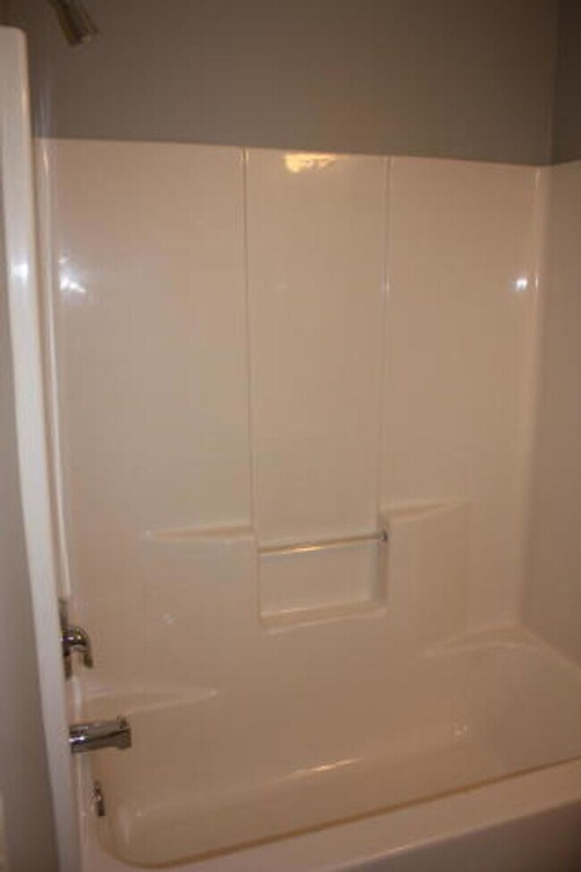 Building Photo - Waterfront Townhome