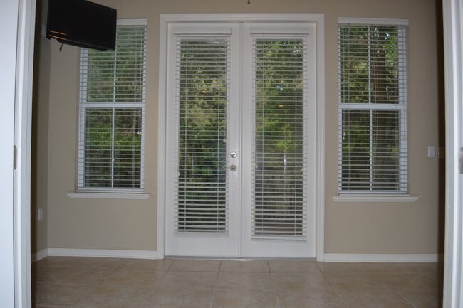 Building Photo - 3813 SW 91st Dr