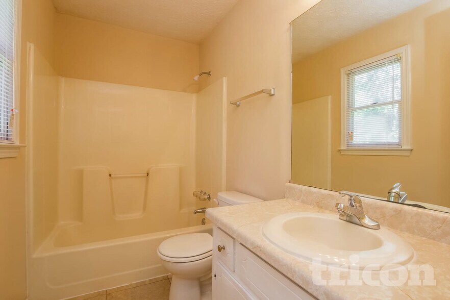 Building Photo - 252 Elizabeth Dr