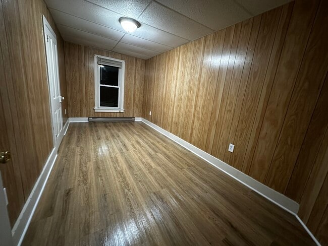 Building Photo - 408 S Queen St