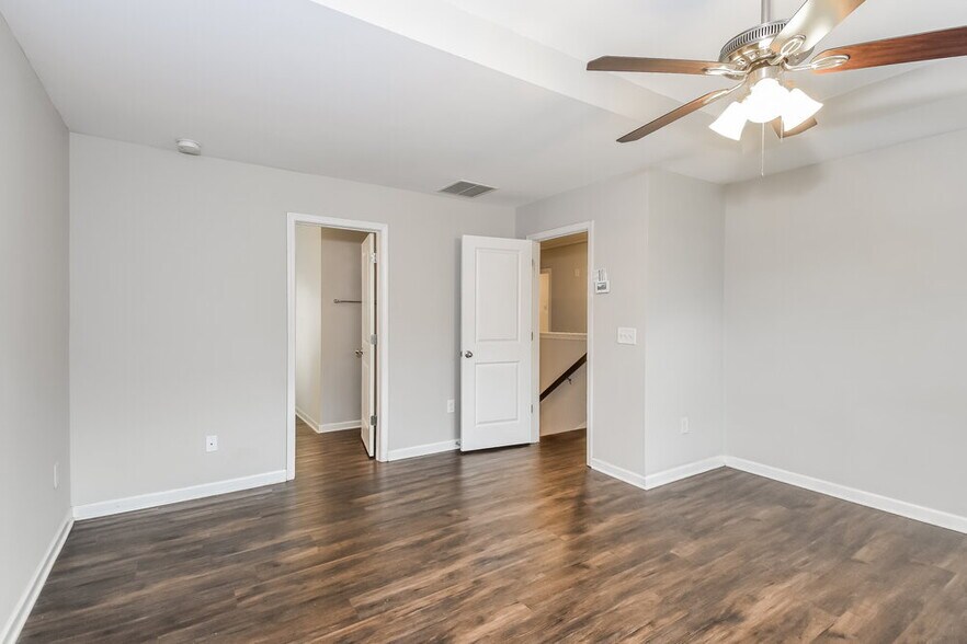 Building Photo - 255 Magnaview Dr