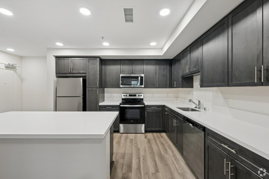 3BR, 2BA - 1464SF - Kitchen - Wagon Wheel Town Square