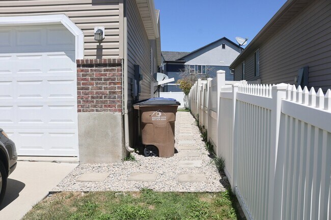 Building Photo - 356 Clintwood Dr
