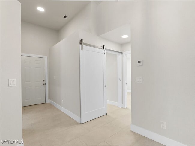 Building Photo - 1856 W Crown Pointe Blvd