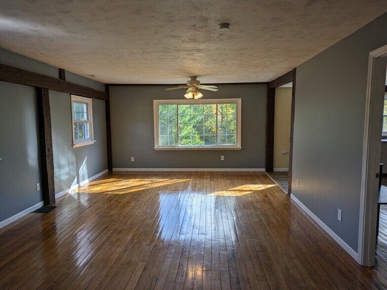 Building Photo - 11220 Vista Dr