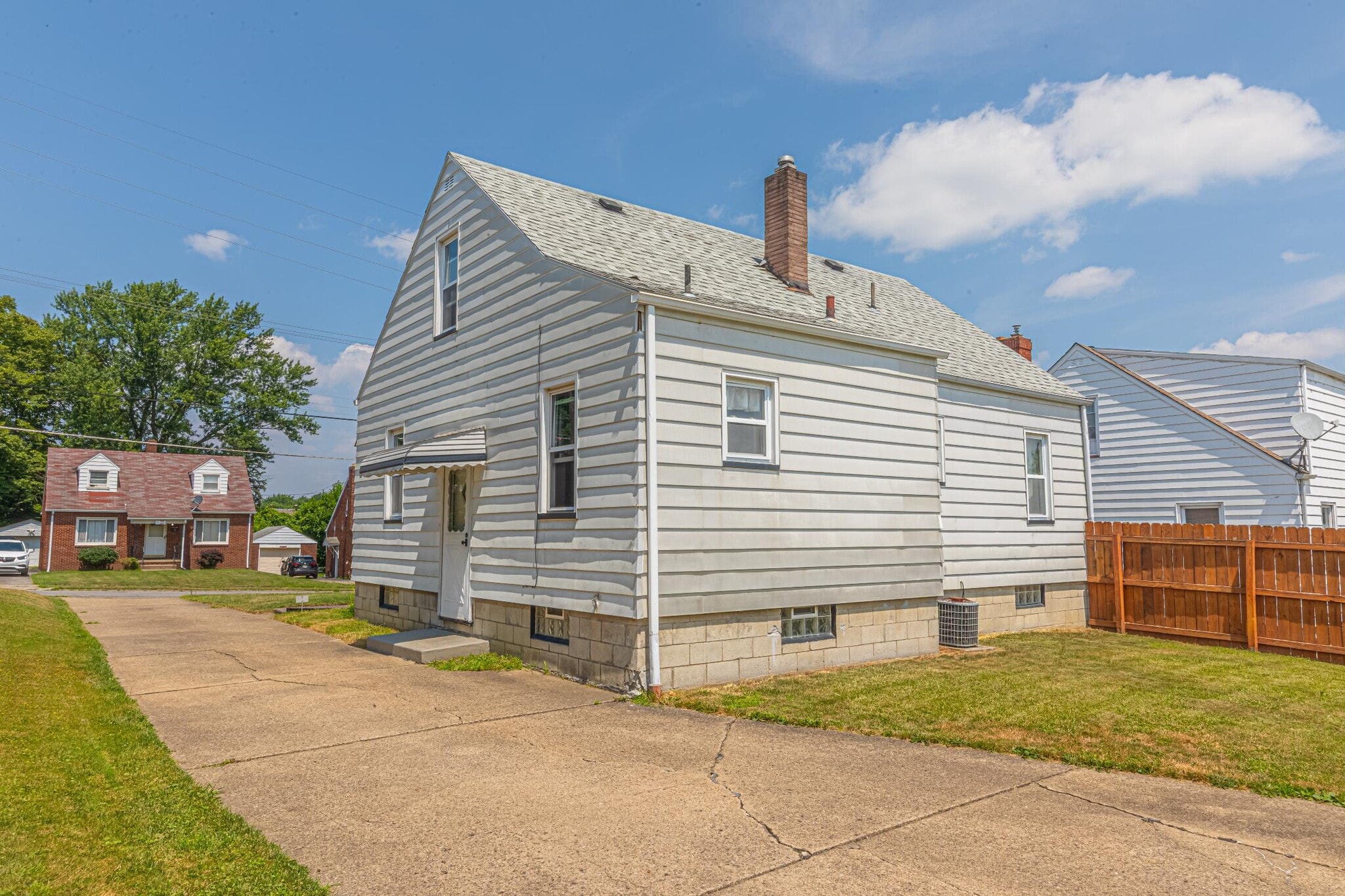 Building Photo - 1317 E Boston Ave