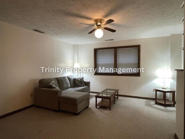 Building Photo - 1419 W Pike St