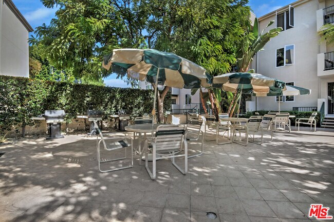 Building Photo - 4501 Cedros Ave