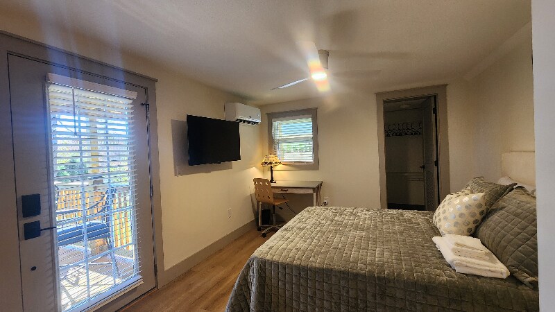 Building Photo - 1704 S Forest Dr