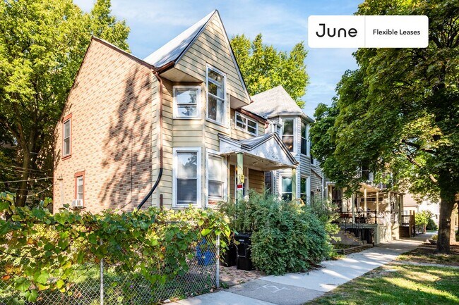 Building Photo - 3434 N Paulina St