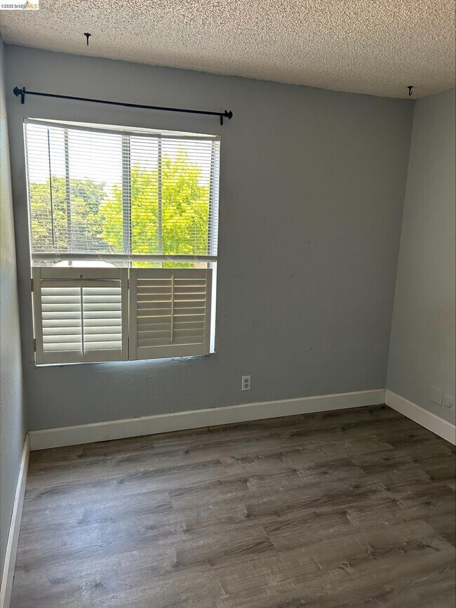 Building Photo - 5313 Ridgeview Cir