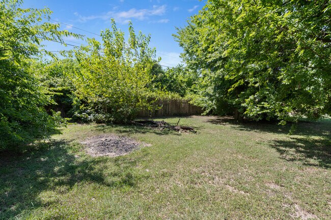 Building Photo - 1302 Crete Ln