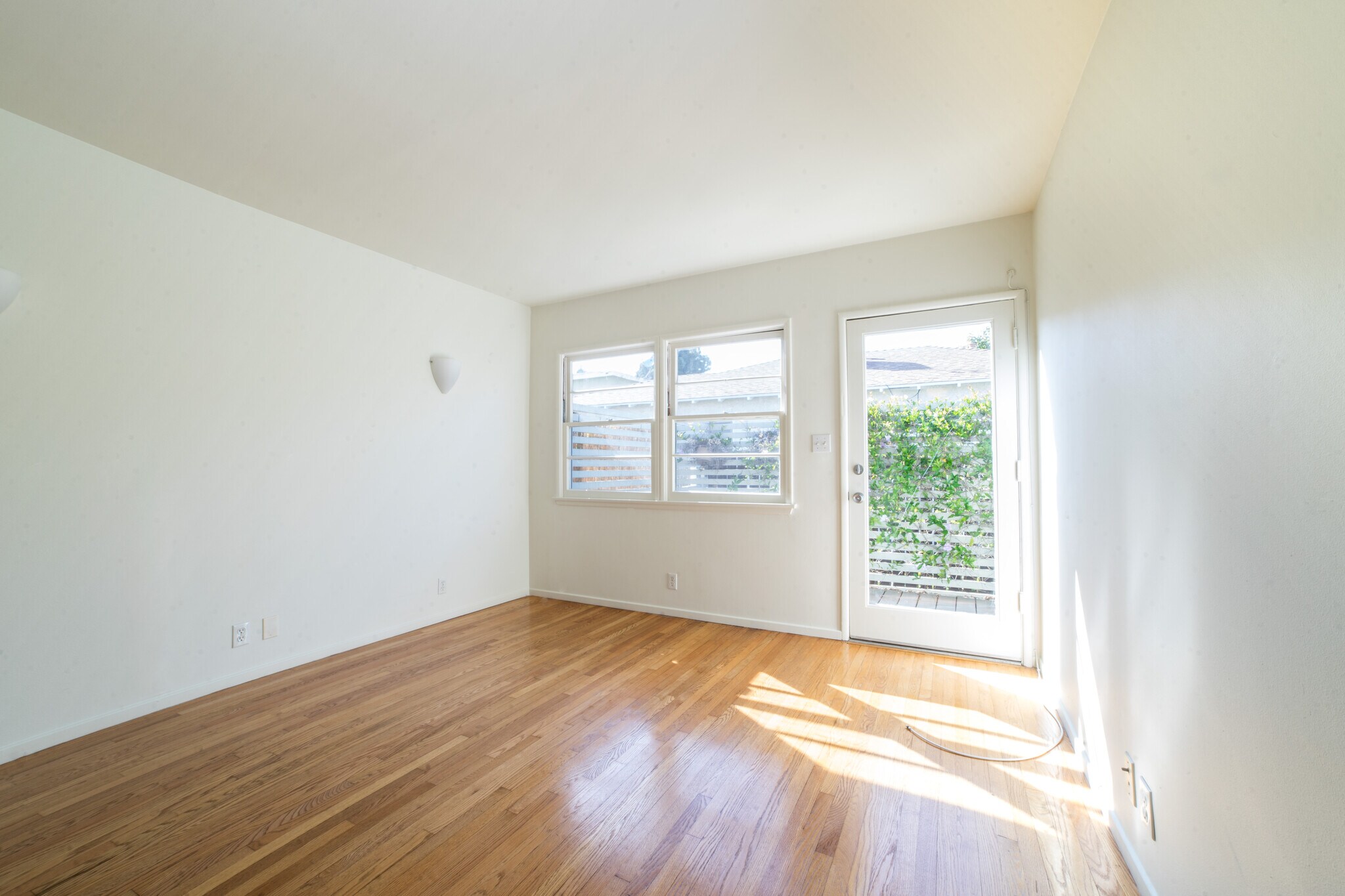 View into bedroom - 3555 Beethoven St