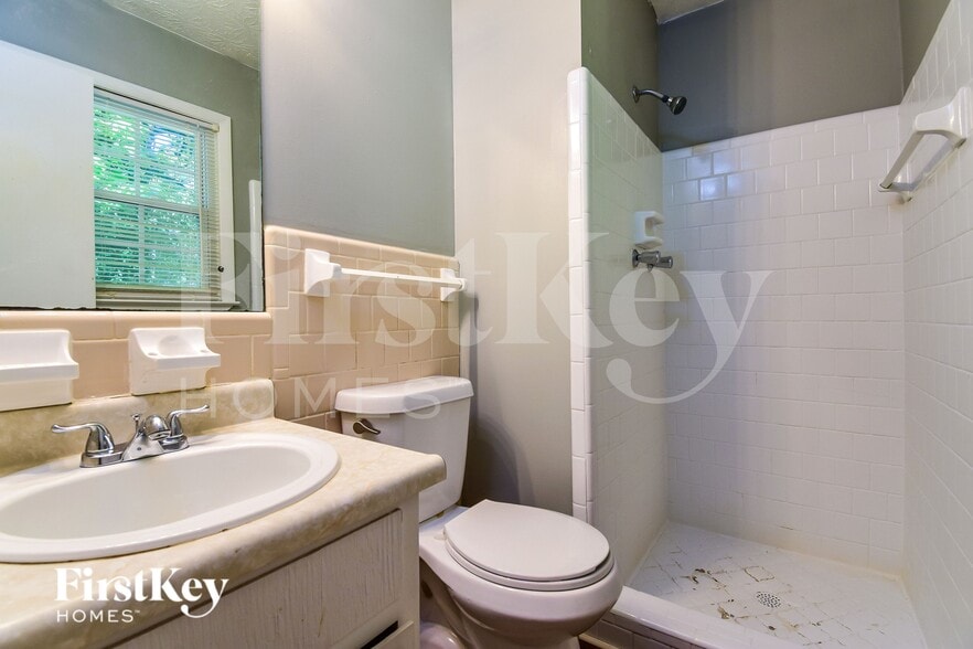 Building Photo - 595 Sheppard Rd