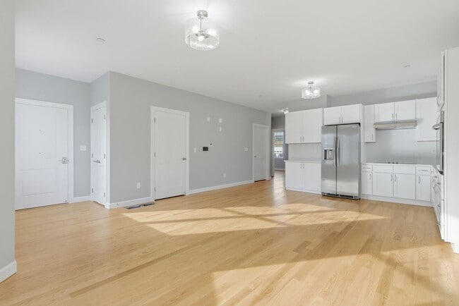 Building Photo - 19 Simon St