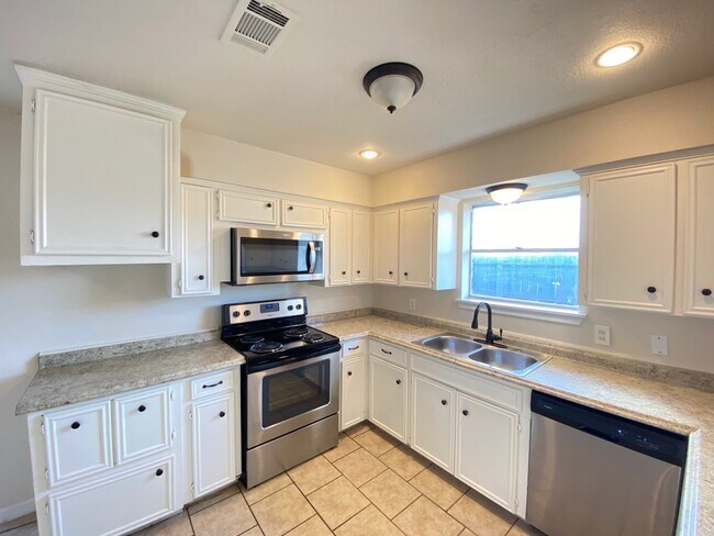 Building Photo - 521 26th Ave N