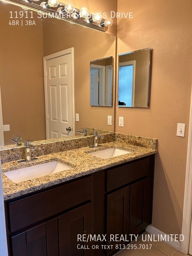 Building Photo - 11911 Summer Springs Dr