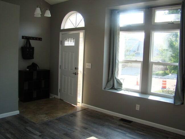 Building Photo - 8825 Boxelder Dr
