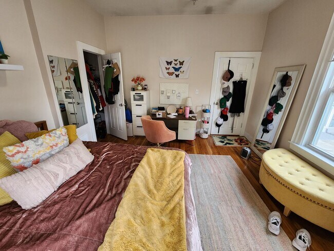 Building Photo - Modern 4-Bed, 2-Bath Near BU — Newly Renov...