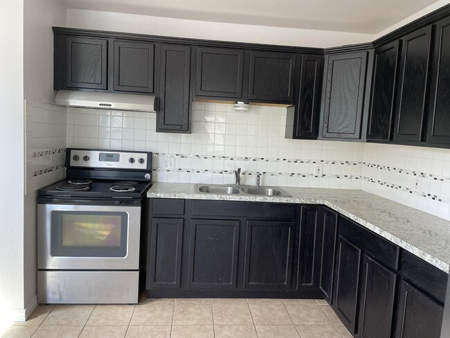 Building Photo - 4606 Nesbitt Dr