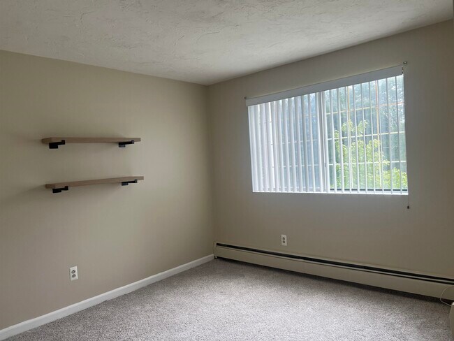 Building Photo - 383 Huse Rd