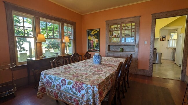 Building Photo - Furnished spacious 2/1 historic home in do...