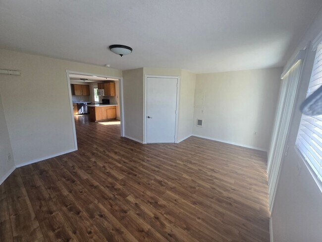 Building Photo - 1448 SW Canyon Dr