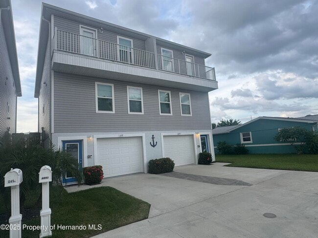 Building Photo - 6891 Clark St