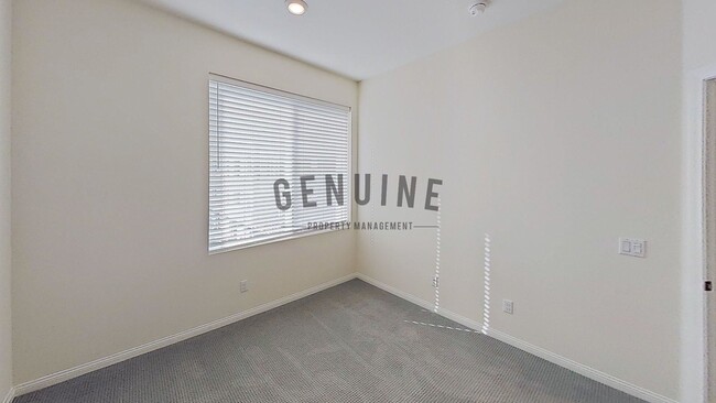 Building Photo - Beautiful Tri-Level 3Bd 2.5Ba Townhome in ...