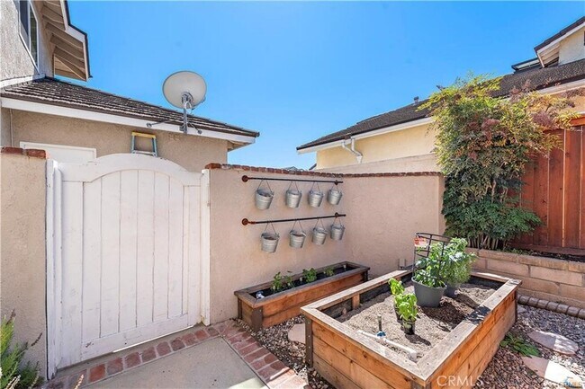 Building Photo - 28371 La Falda