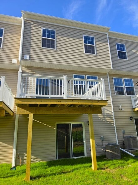 Building Photo - 8216 Alexander Ct