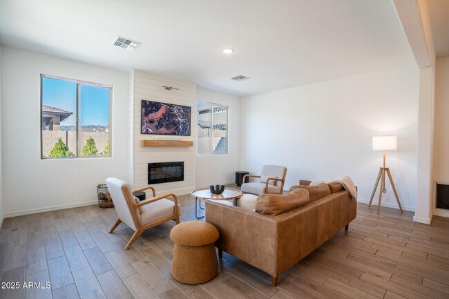 Building Photo - 4368 N Pioneer Dr